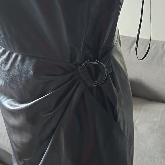 DKNY Women's Flutter Sleeve Faux Wrap with Hardware, Size 2 - Picture 2 of 7